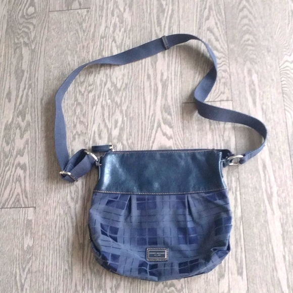 Beautiful crossbody bag by Tommy Hilfiger 🌸 - Picture 1 of 9